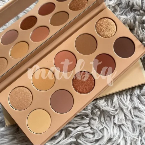 KKW BEAUTY コントゥアパレット KKW Beauty Classic Eyeshadow Palette